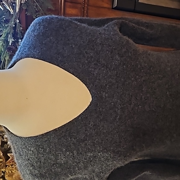 Pursuits, Itd. Top - Picture 3 of 12